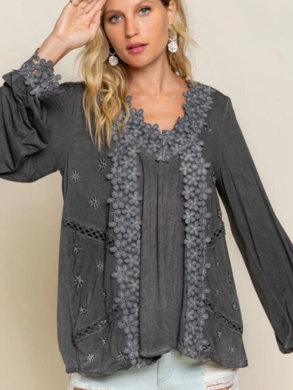 POL Boho Washed Gray Lavender Floral Lace V-Neck Tunic Top - Size - Large